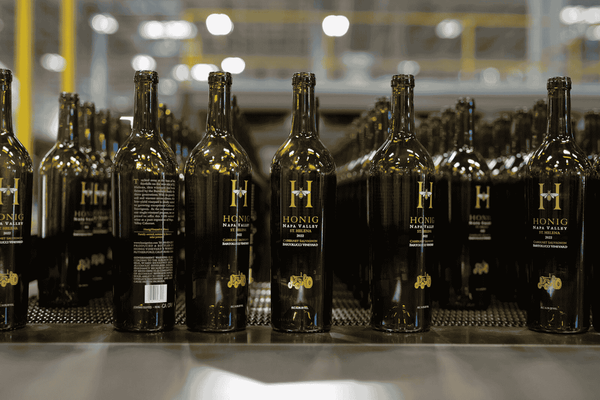 ACL screen printing wine bottles in Napa Valley