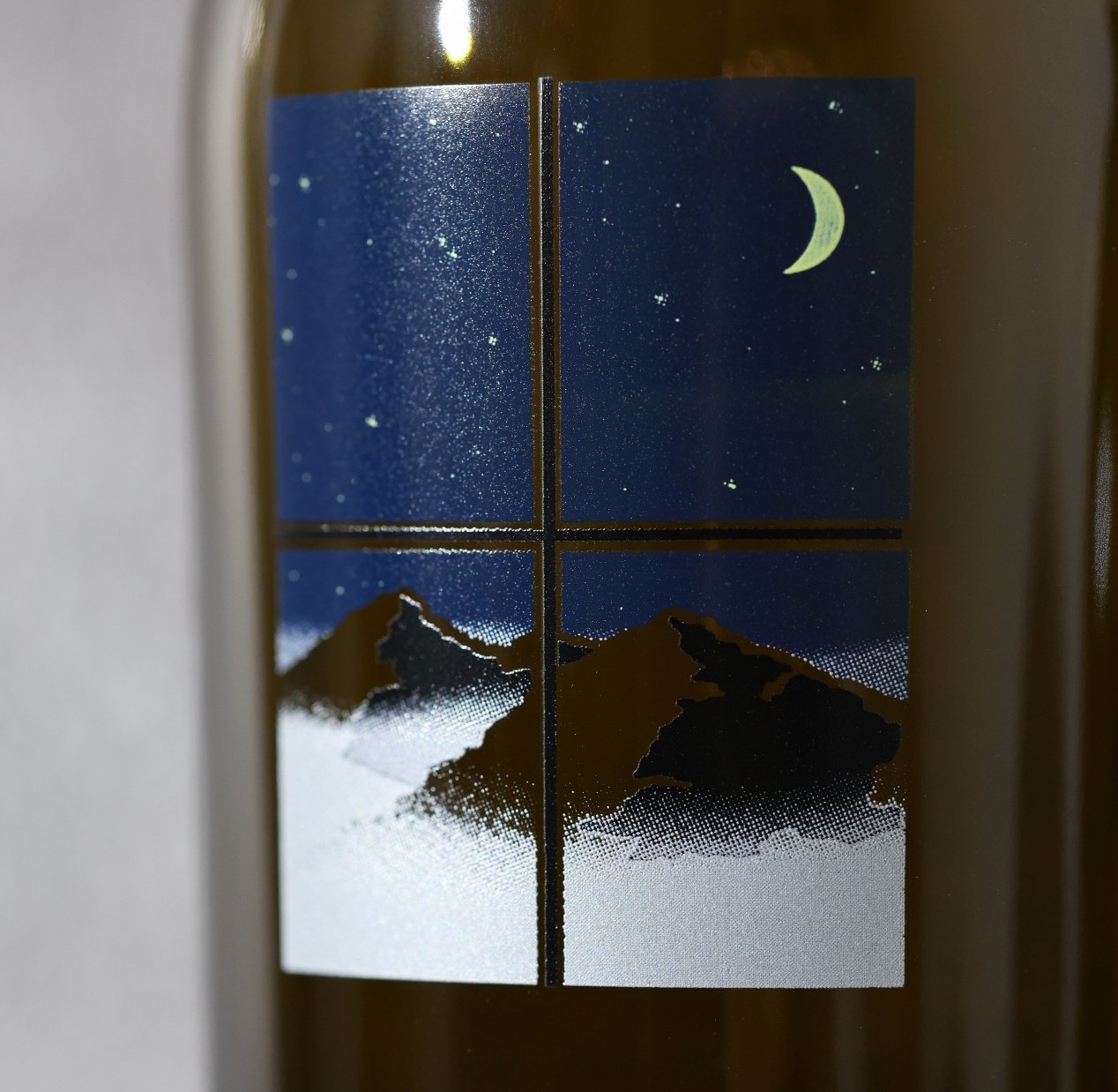 screen printing halftones and gradients on wine bottle