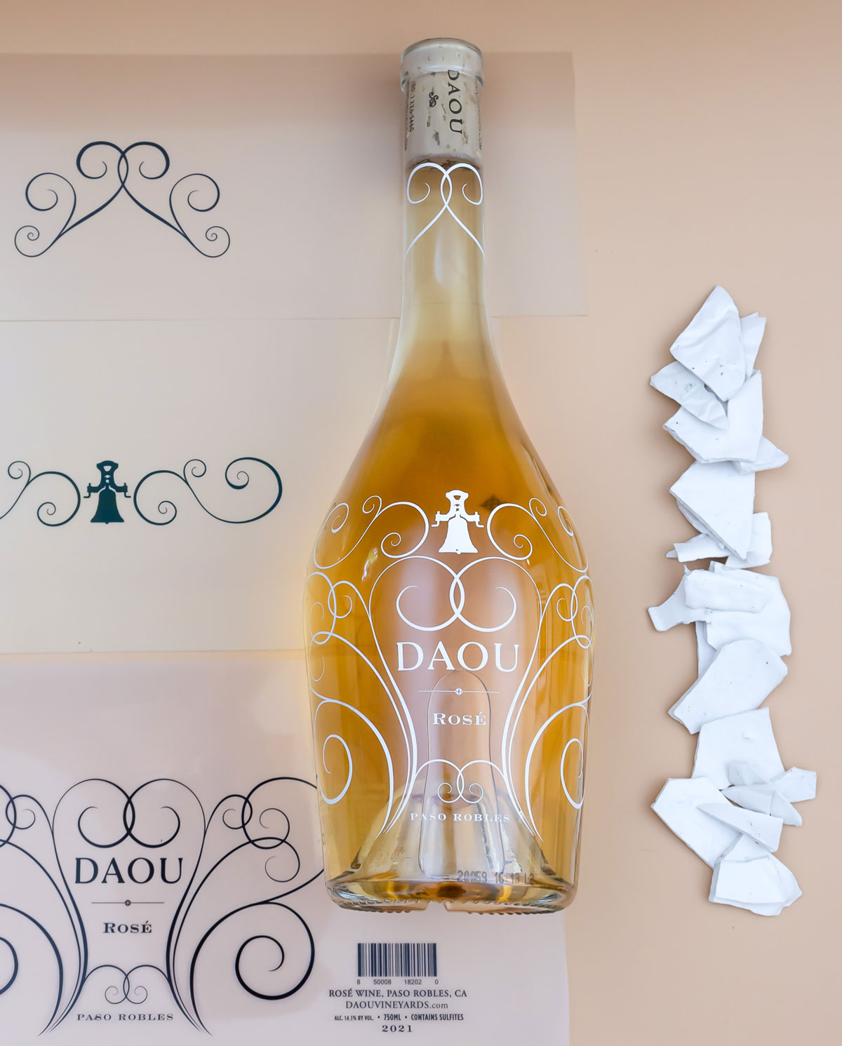 Daou rose neck and shoulder screen print example bottle Daou rose neck and shoulder screen print example bottle