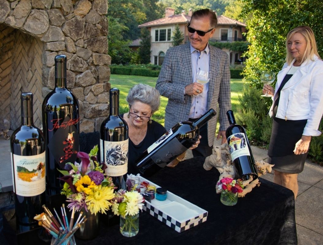 Live Painting art and wine experience by Bergin