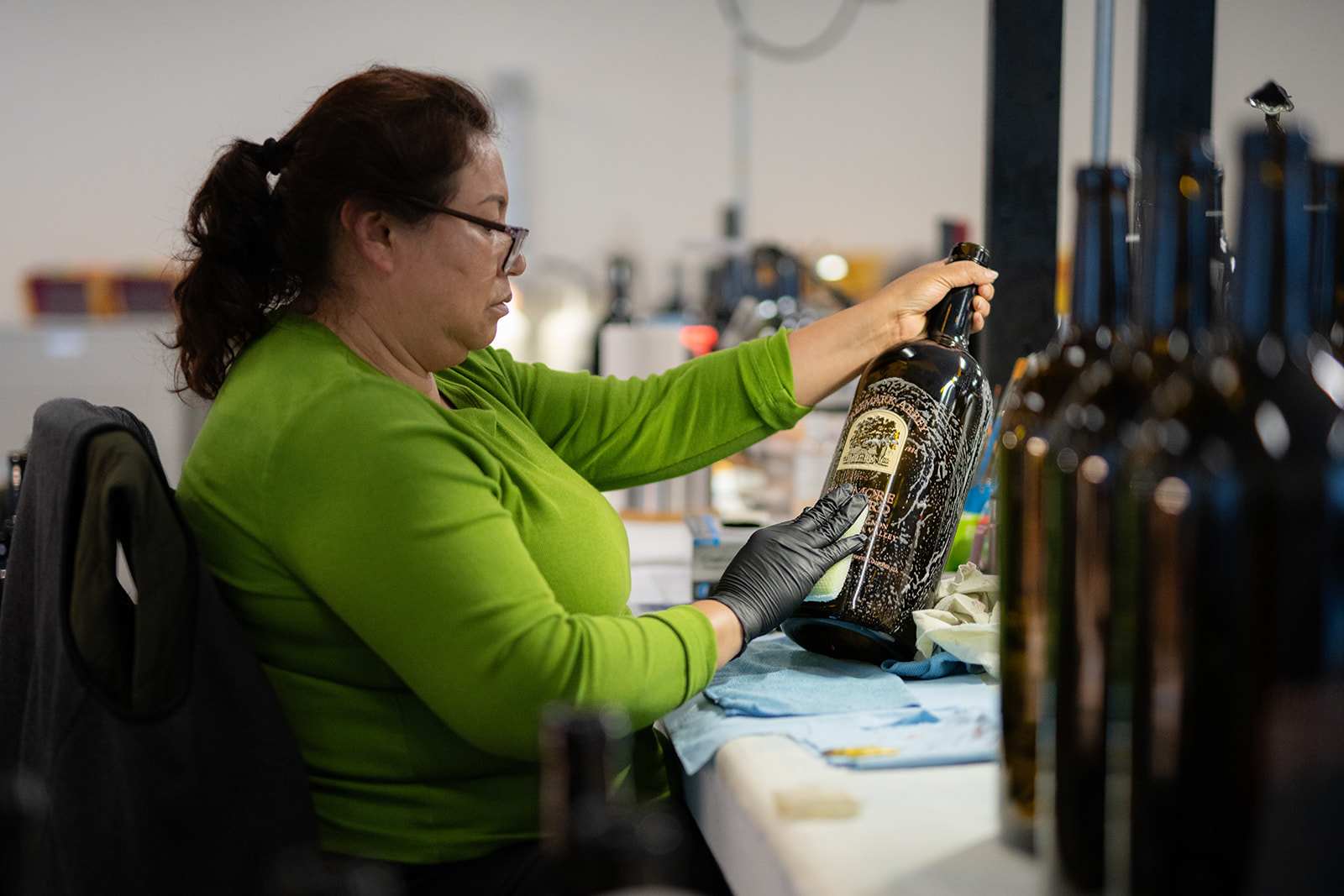 cleaning cleaning a etched bottle off to see the final results of the wine bottle